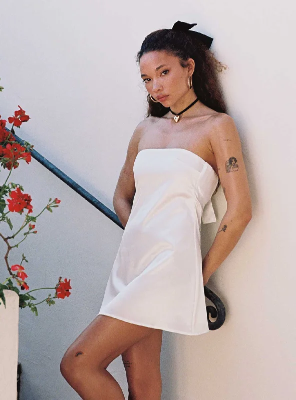 Light-reflective graduation dresses for night-time celebrations- -Shaya Strapless Mini Dress White Light-reflective graduation dresses for night-time celebrations- -Shaya Strapless Mini Dress White