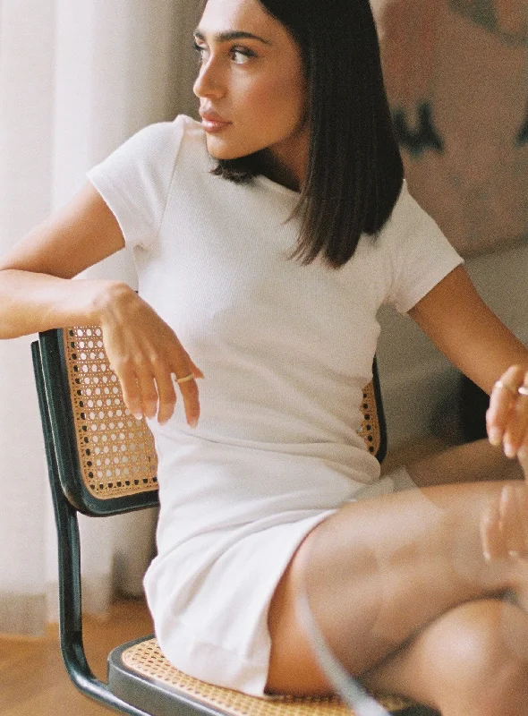 How to style a flowy dress with boots for fall - -Formal flowy dresses with sophisticated designs and luxurious fabrics for formal galas and high-end events -Classic Mini Dress White How to style a flowy dress with boots for fall - -Formal flowy dresses with sophisticated designs and luxurious fabrics for formal galas and high-end events -Classic Mini Dress White