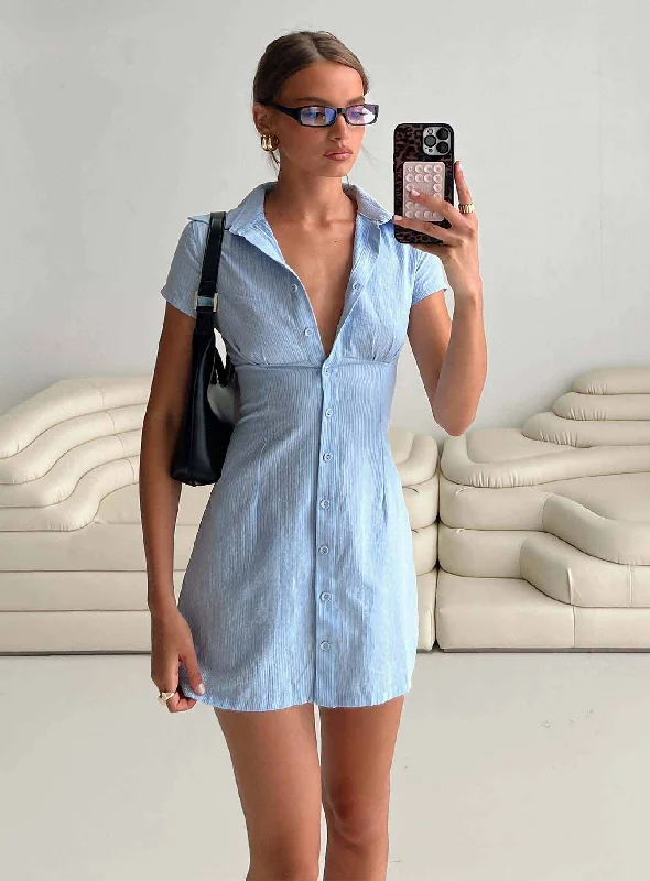 Flowy dresses with floral prints for a feminine look - -Flowy dresses for summer with breathable fabrics -Motley Mini Dress Blue Stripe Flowy dresses with floral prints for a feminine look - -Flowy dresses for summer with breathable fabrics -Motley Mini Dress Blue Stripe