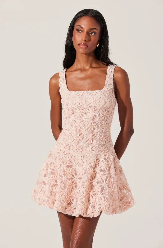 How to steam bridesmaid dresses before ceremonies- -Fable 3D Floral Bubble Dress