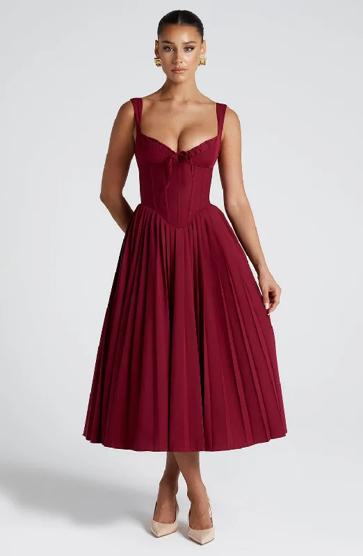 Soft, cotton flowy dresses for summer days - -Formal flowy dresses with luxurious fabrics and sophisticated designs -Natassia Midi Dress - Berry Soft, cotton flowy dresses for summer days - -Formal flowy dresses with luxurious fabrics and sophisticated designs -Natassia Midi Dress - Berry