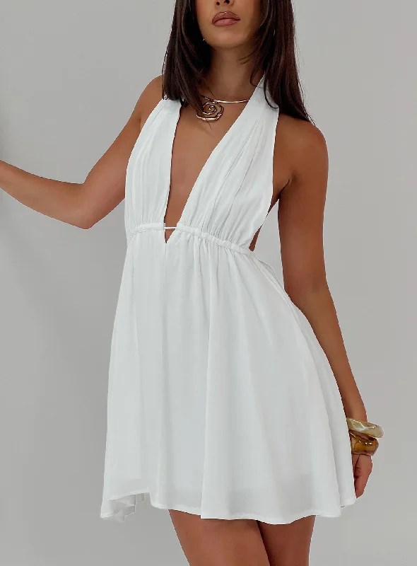 How to select graduation dresses for indoor vs outdoor venues- -Saddler Mini Dress White How to select graduation dresses for indoor vs outdoor venues- -Saddler Mini Dress White