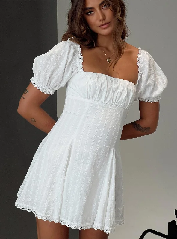 Flowy dresses with chiffon fabric for a graceful fit - -Flowy dresses for formal events with bold, vibrant colors and metallic accents -Rabatia Mini Dress White Flowy dresses with chiffon fabric for a graceful fit - -Flowy dresses for formal events with bold, vibrant colors and metallic accents -Rabatia Mini Dress White