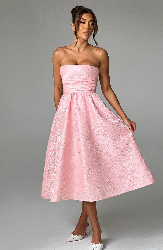 How to wear a flowy dress with a denim jacket for a casual look - -Flowy dresses for summer with breathable and cooling fabrics -Saoirse Midi Dress - Blush How to wear a flowy dress with a denim jacket for a casual look - -Flowy dresses for summer with breathable and cooling fabrics -Saoirse Midi Dress - Blush