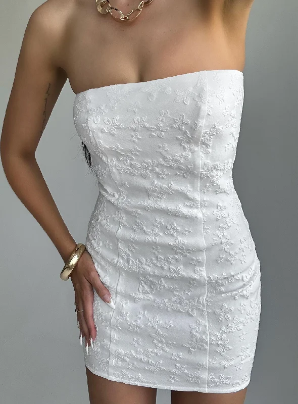 Gender-neutral graduation dress designs for non-binary students- -Anja Mini Dress White Gender-neutral graduation dress designs for non-binary students- -Anja Mini Dress White