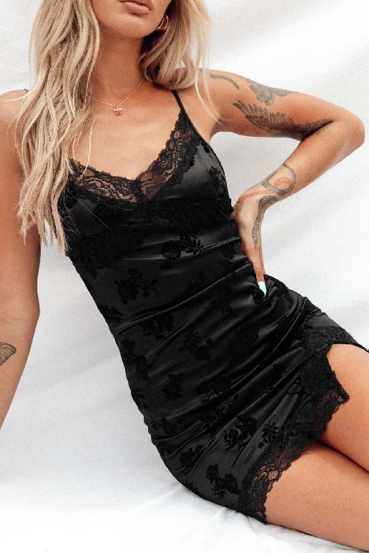 Party dresses with eco-friendly materials and sustainable production for environmental responsibility and awareness -Motel Coti Mini Dress Black Rose Flock