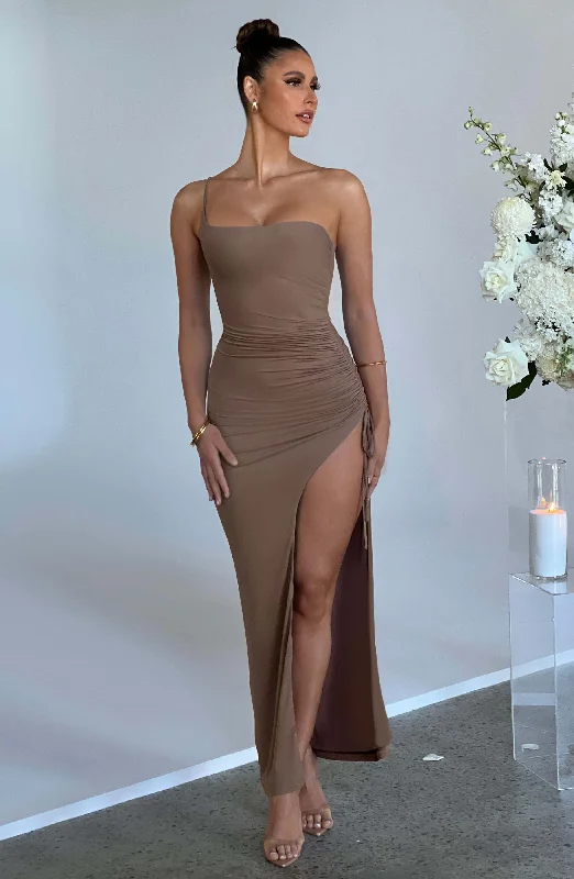 Party dresses with sustainable materials and innovative technology integration for modern style -Zuri Maxi Dress - Chocolate