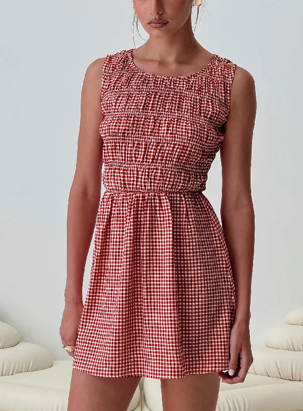 Summer flowy dresses with boho style - -Flowy dresses for outdoor events -Winxie Shirred Mini Dress Red Gingham Summer flowy dresses with boho style - -Flowy dresses for outdoor events -Winxie Shirred Mini Dress Red Gingham