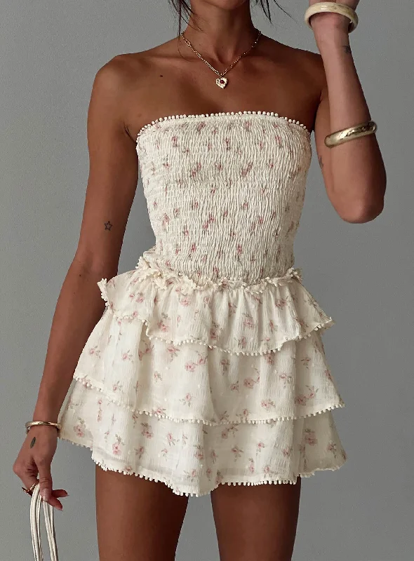 Flowy dresses for a more sustainable, eco-friendly look - -Flowy dresses with metallic accents and glitter for parties and celebrations to shine and impress -Sunkiss Frill Mini Dress Floral Flowy dresses for a more sustainable, eco-friendly look - -Flowy dresses with metallic accents and glitter for parties and celebrations to shine and impress -Sunkiss Frill Mini Dress Floral
