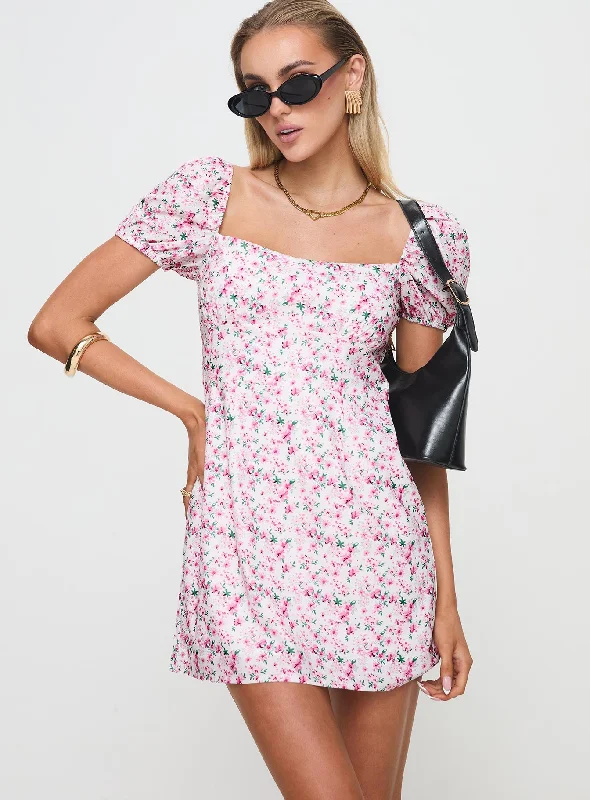 Prom dresses for plus-size women with supportive and flattering silhouettes for confidence and style expression -Hollen Mini Dress White Floral